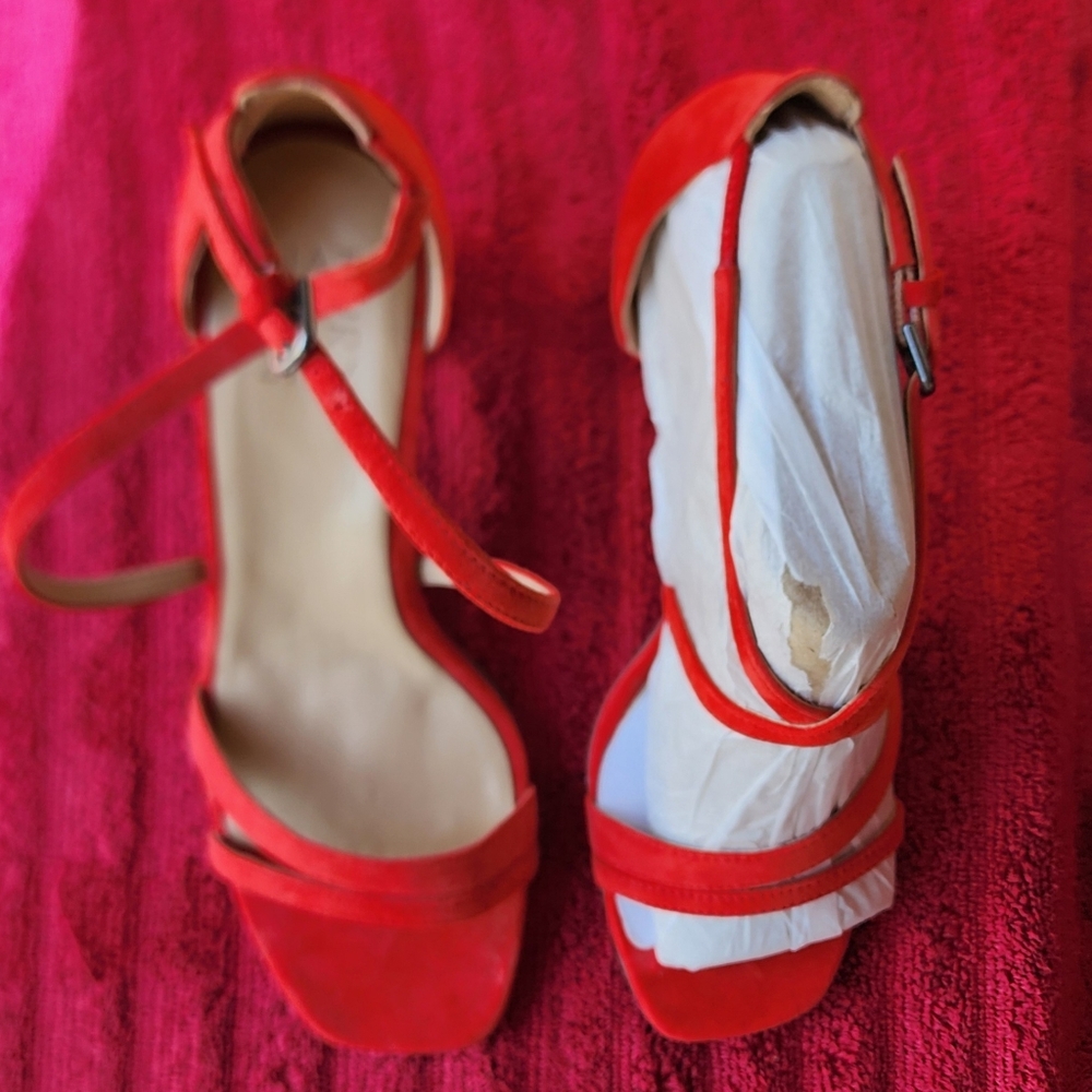 Copy- New Naturalizer Dark Coral Strappy Chunky Heel Sandaks sz.8